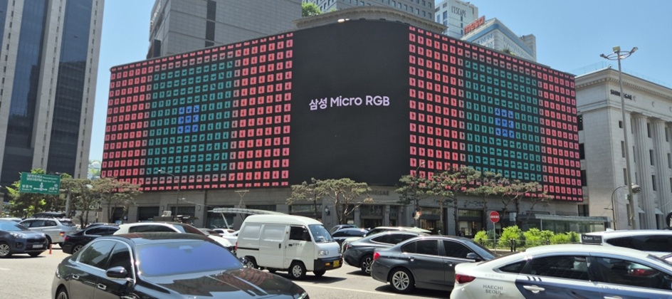 Samsung expands Micro RGB visibility with outdoor ads